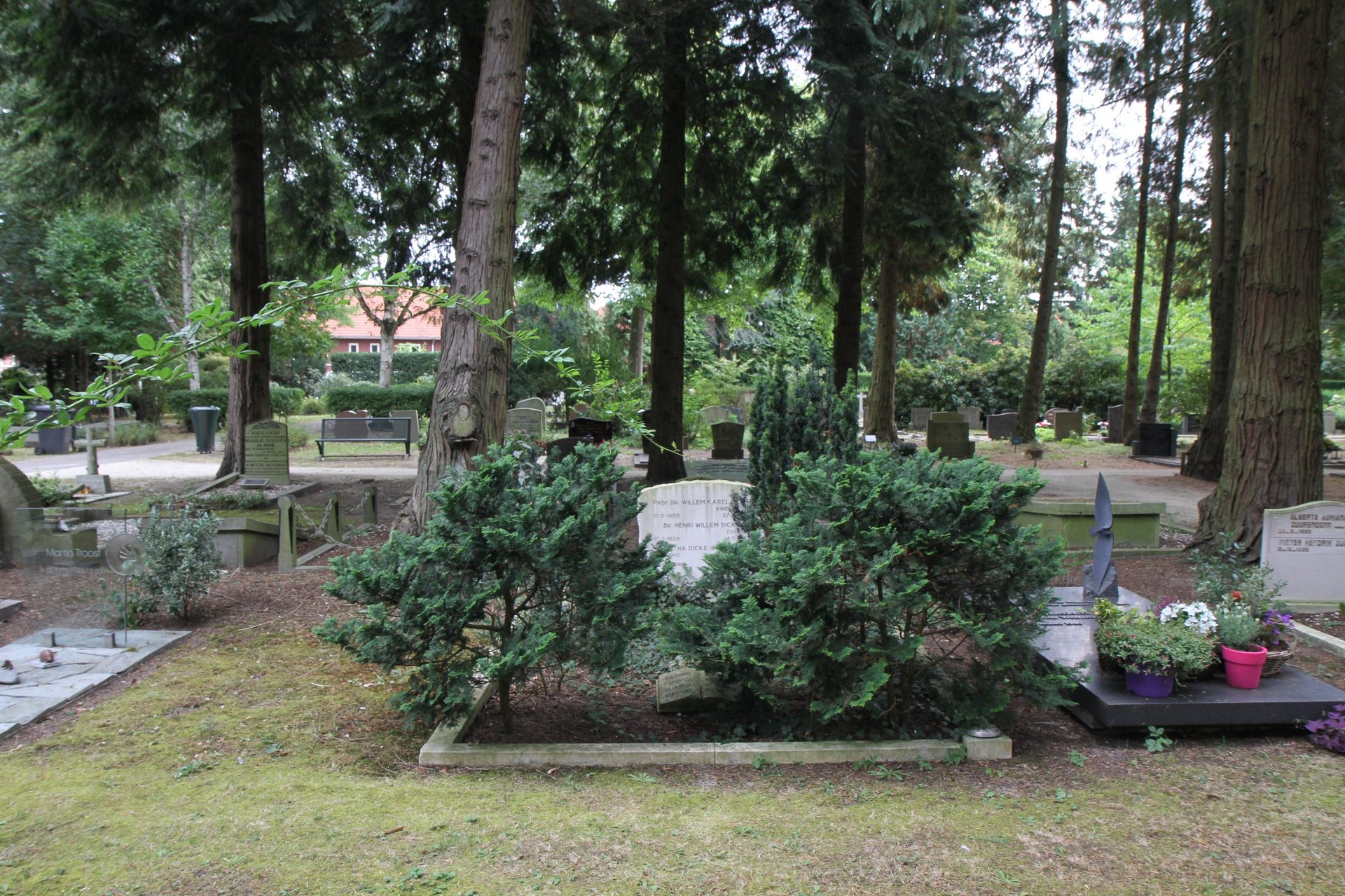 Willem Karel Dicke's tomb, Baarn - 01.JPG